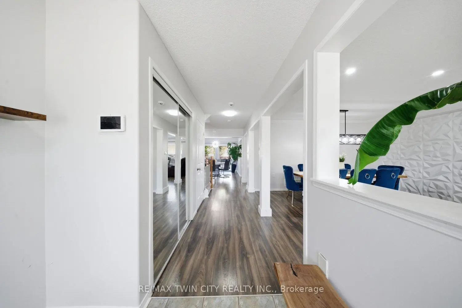 20 Webb Avenue photo 5