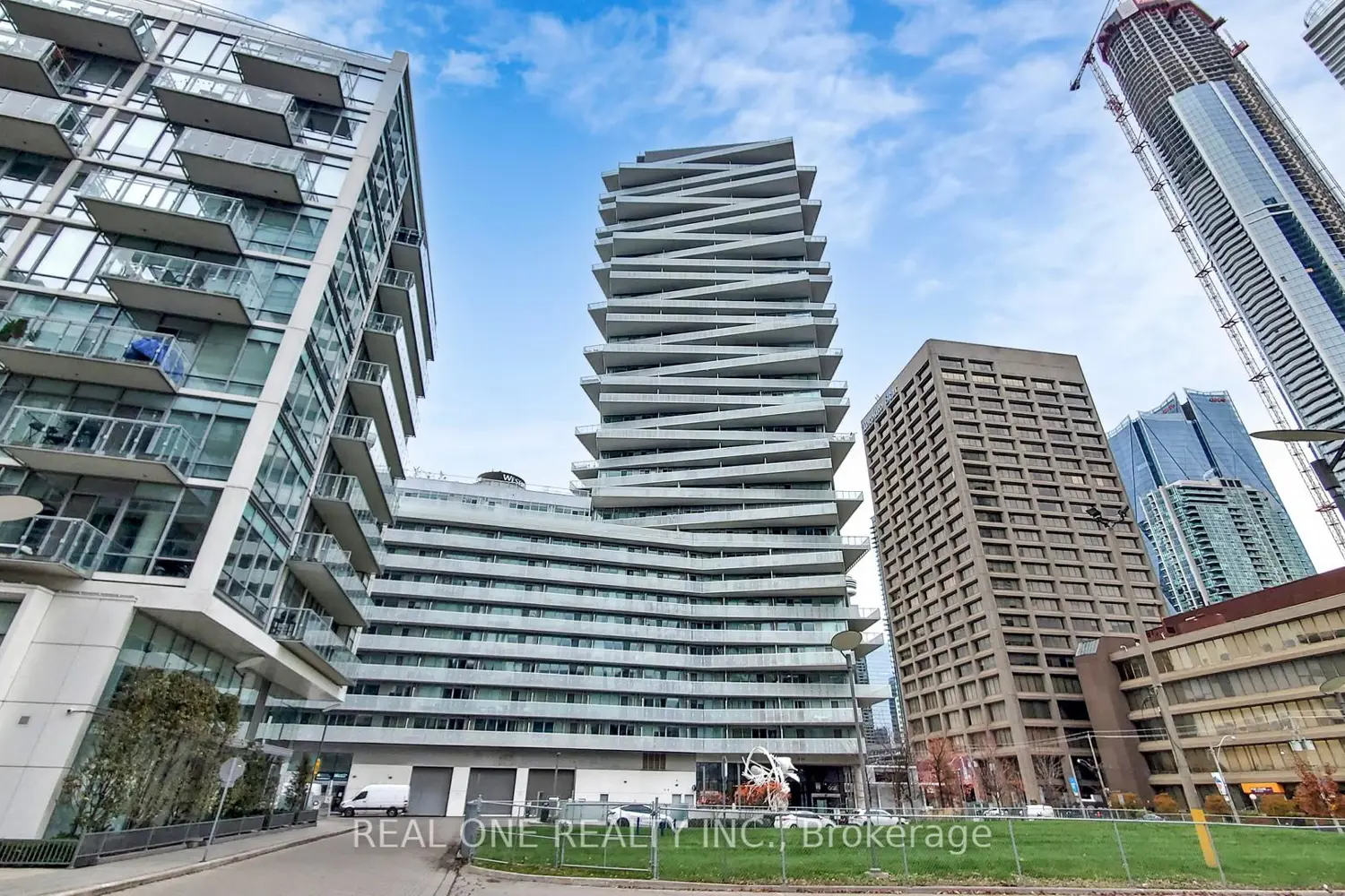 15 Queens Quay 907