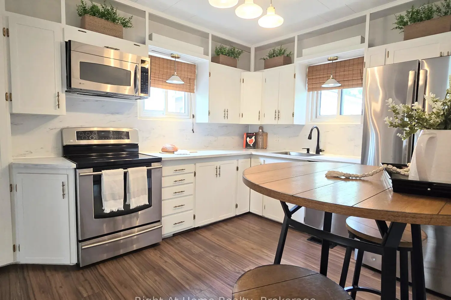 376 Colborne Street photo 5