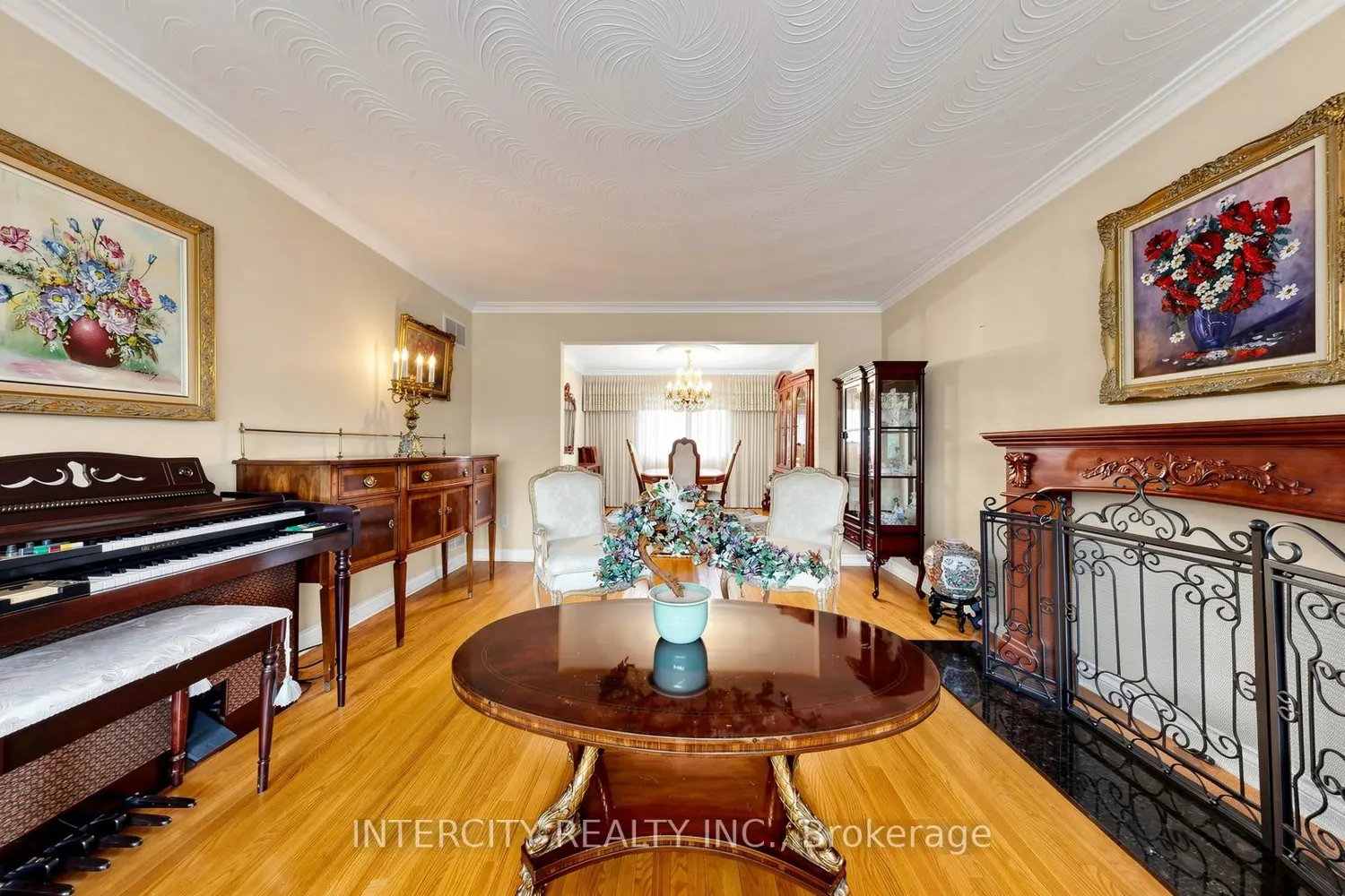 76 Spruce Avenue photo 5
