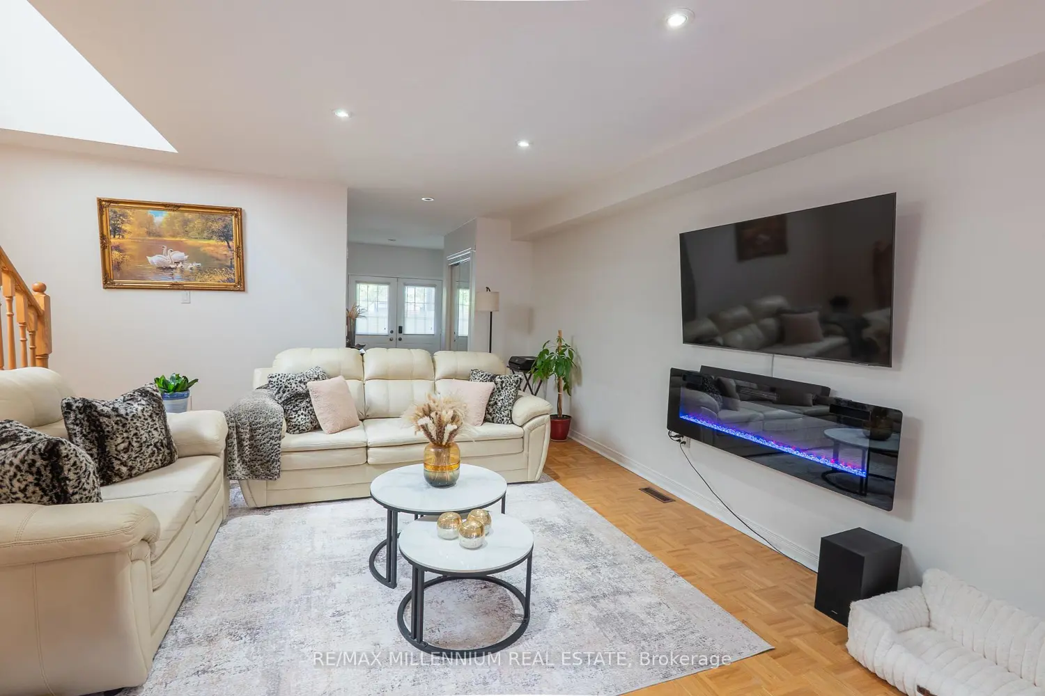 90 Ronan Crescent photo 5