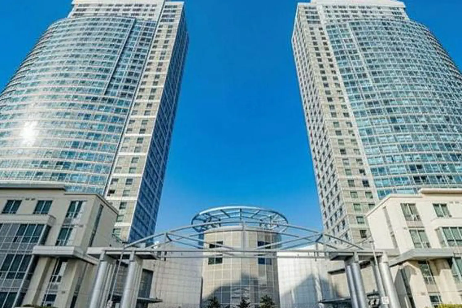 38 Lee Centre Drive 1502