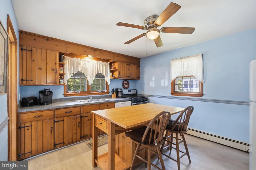 5686 S Main St, Rock Hall, MD 21661 photo 3