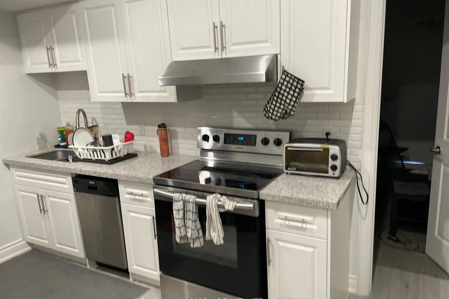 414 Dundas Street photo 5