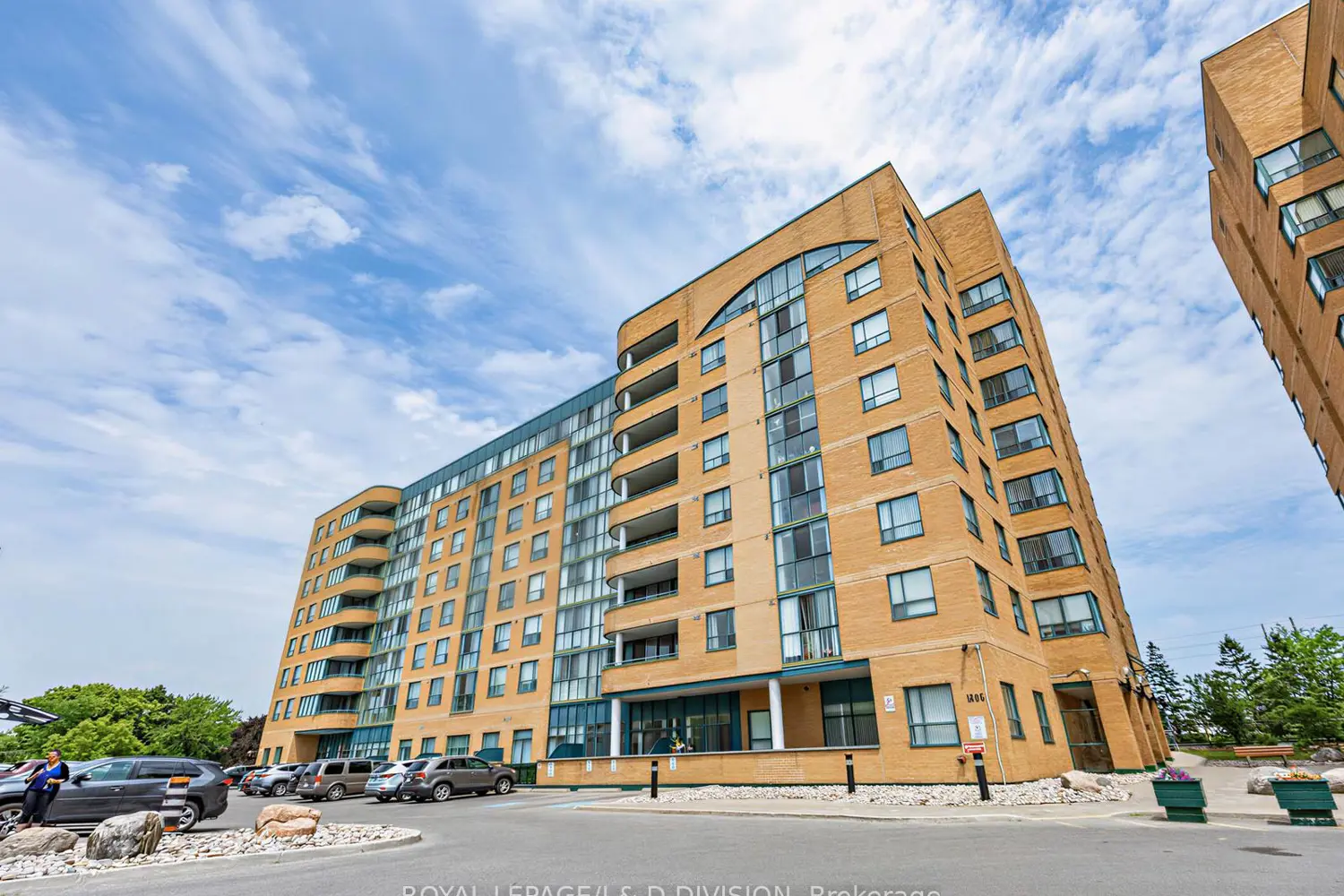 1665 Pickering Parkway 211