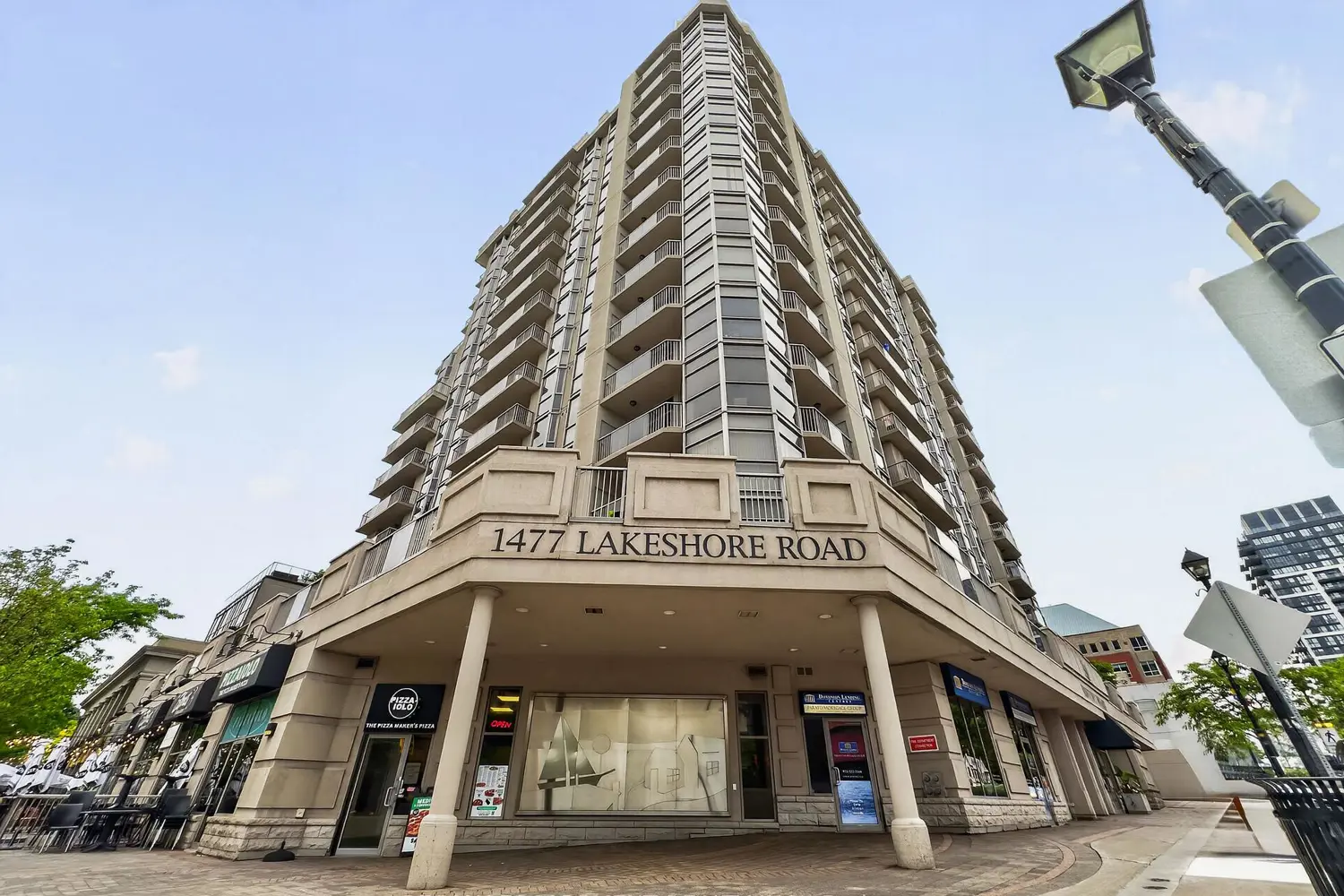 1477 Lakeshore Road 202