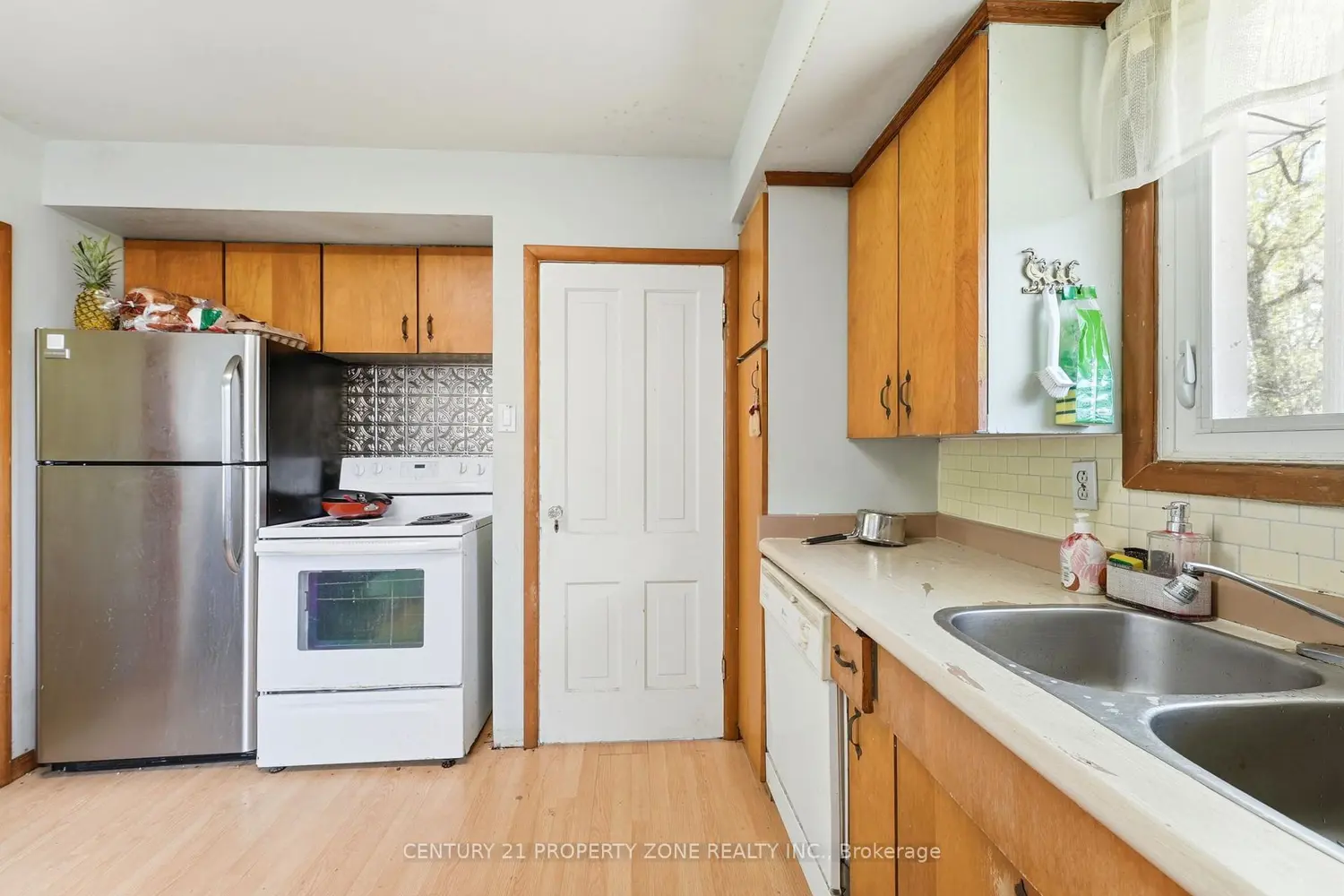 1192 Kaladar Drive photo 4