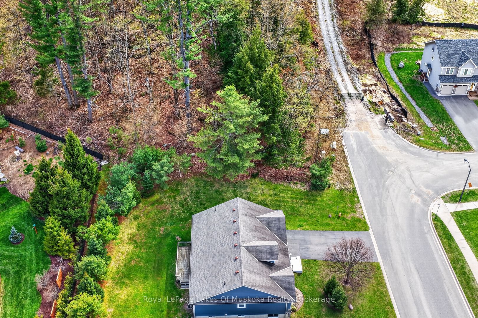 32 Gainsborough Road, Bracebridge, ON, P1L 1W8