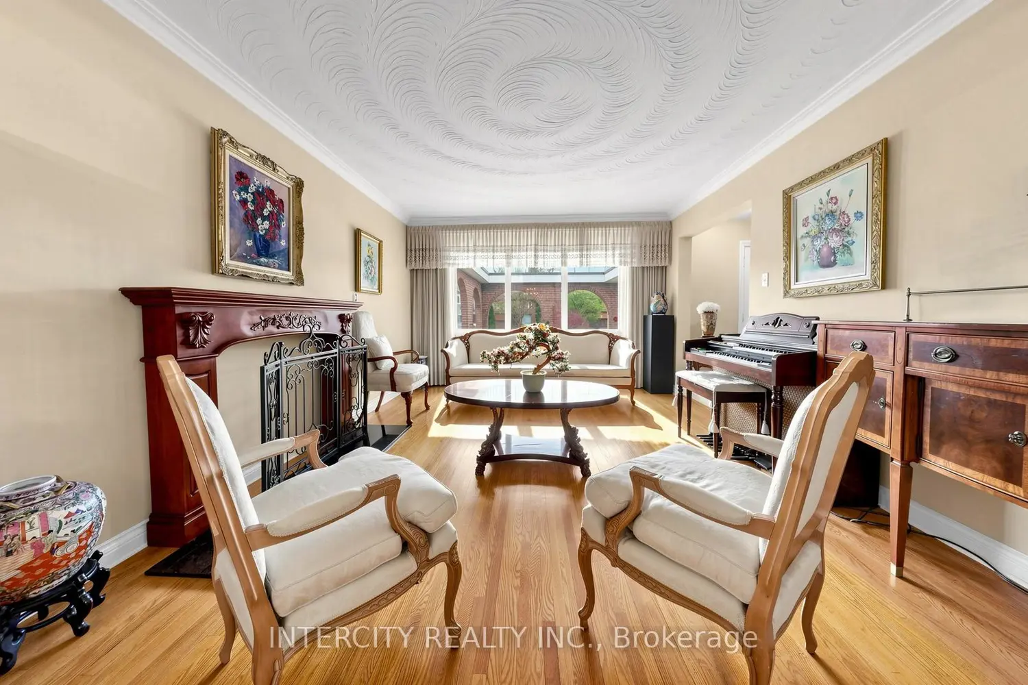 76 Spruce Avenue photo 3