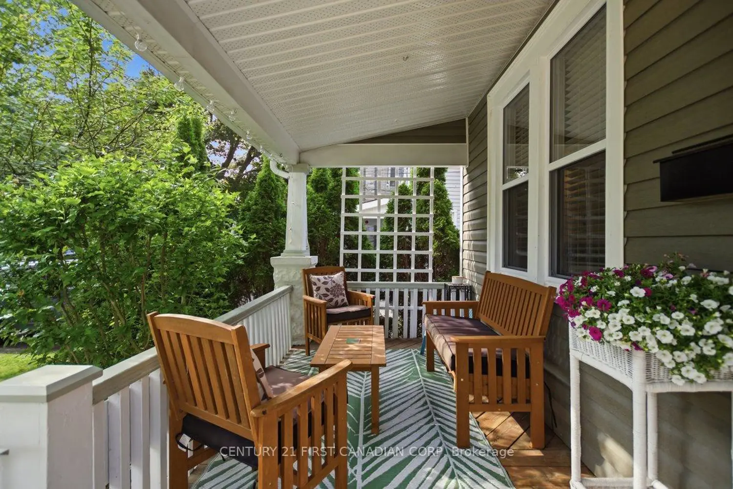968 Colborne Street photo 3