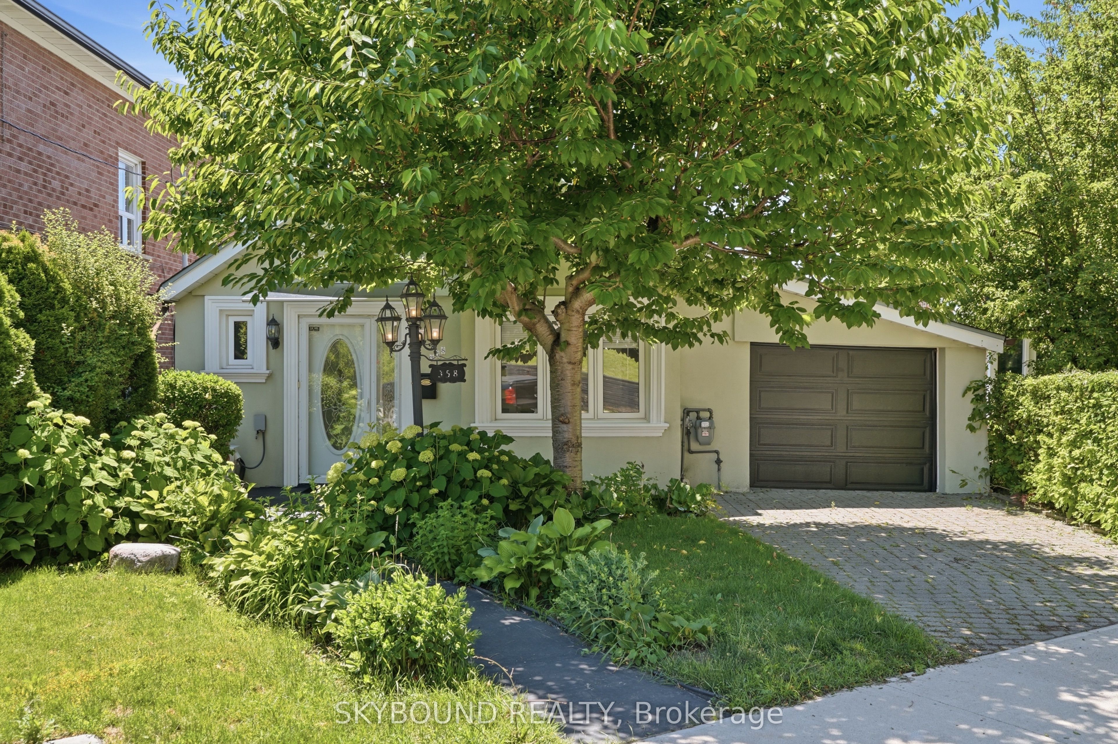 358 Silverthorn Avenue, Toronto, ON, M6M 3G8