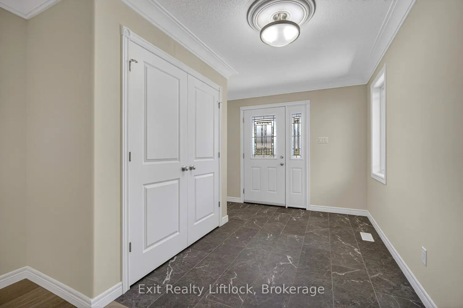 242 O'neil Street photo 2