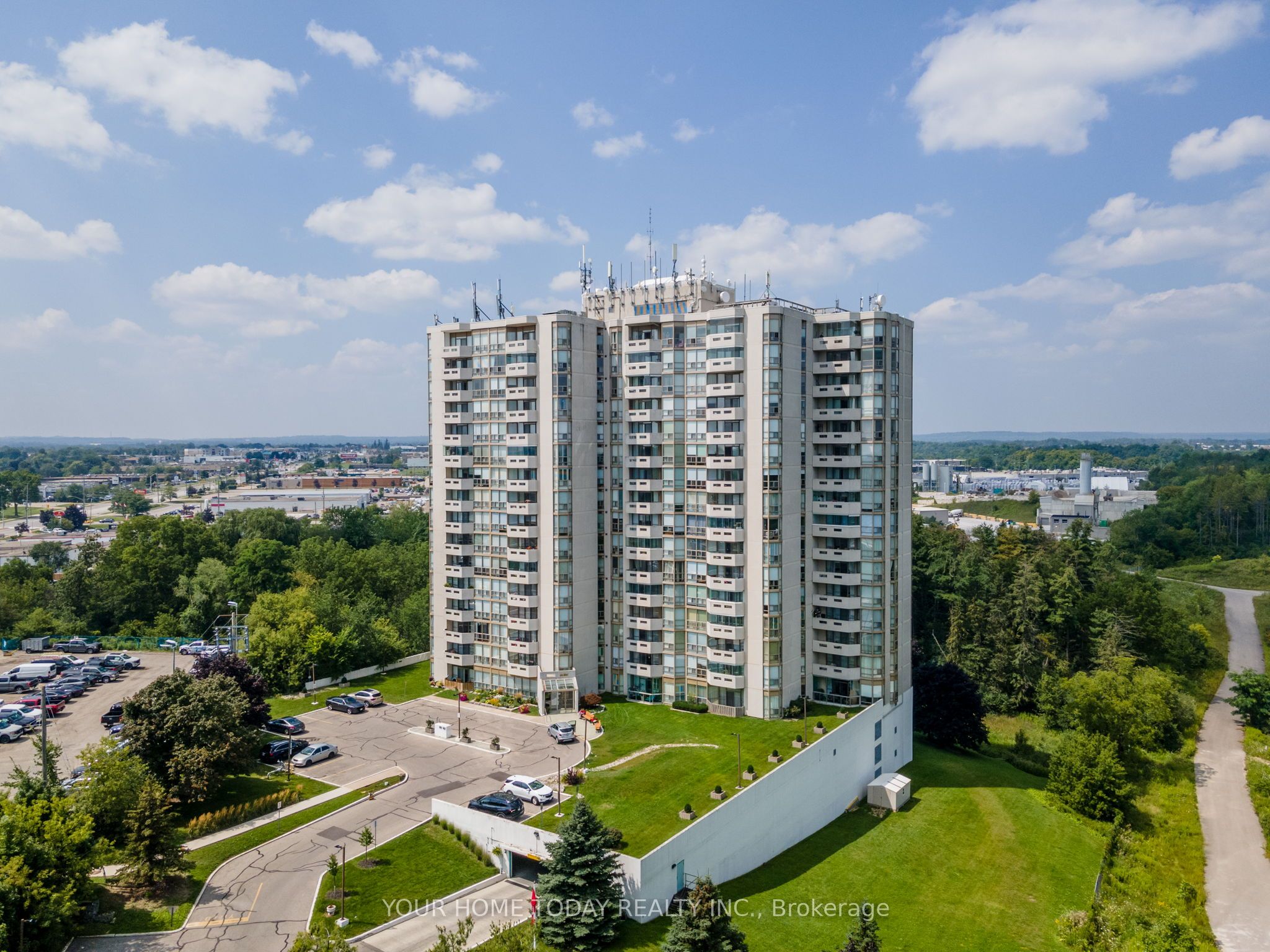 201-20 Mcfarlane Drive, Halton Hills, ON, L7G 5J8