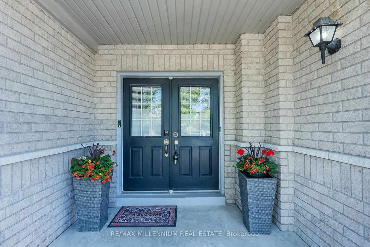 90 Ronan Crescent photo 2