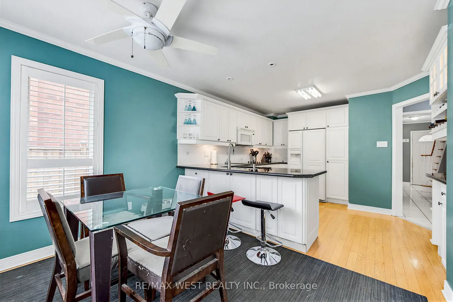 6 Hawkins Crescent photo 4