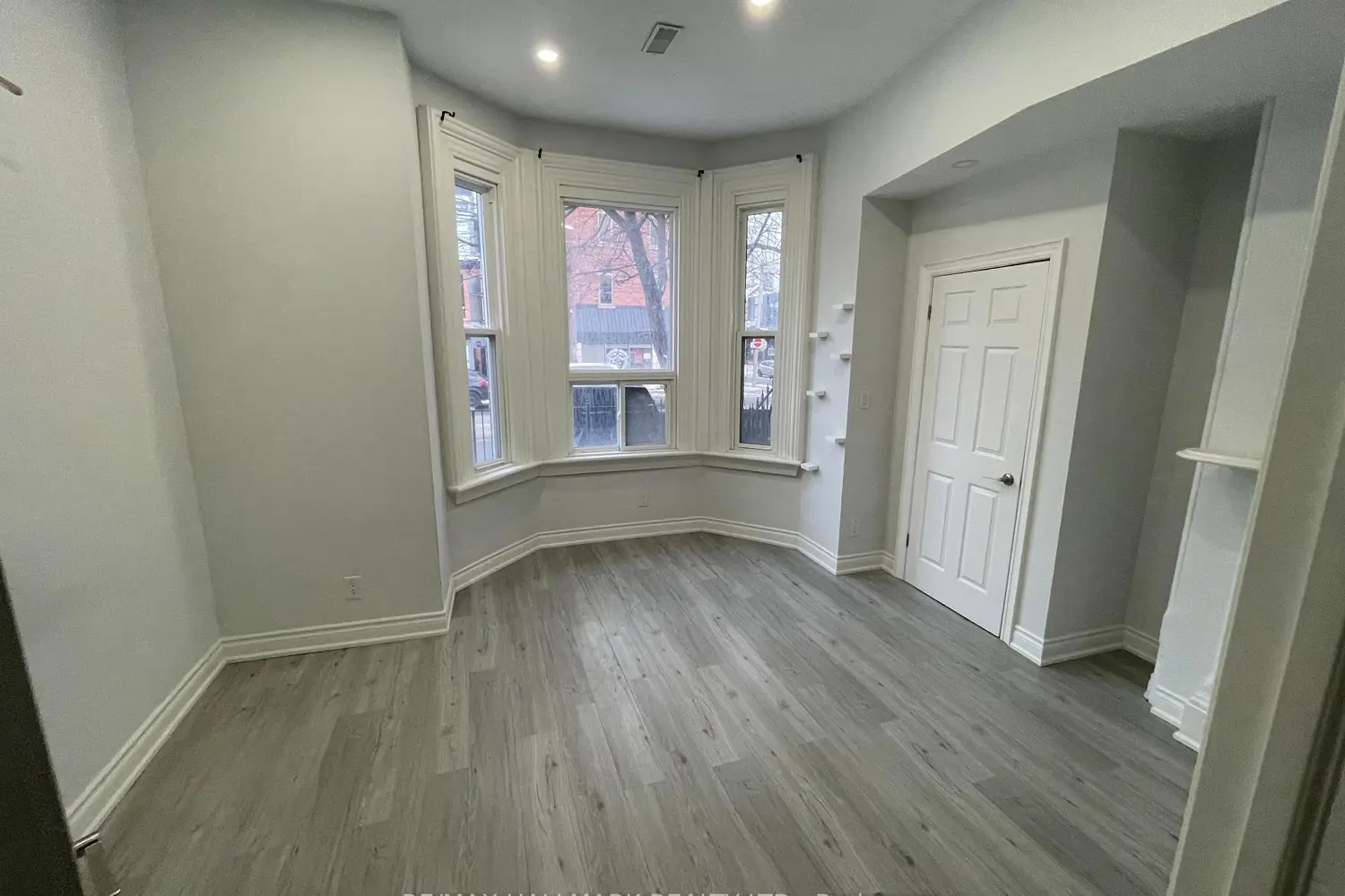 414 Dundas Street photo 3