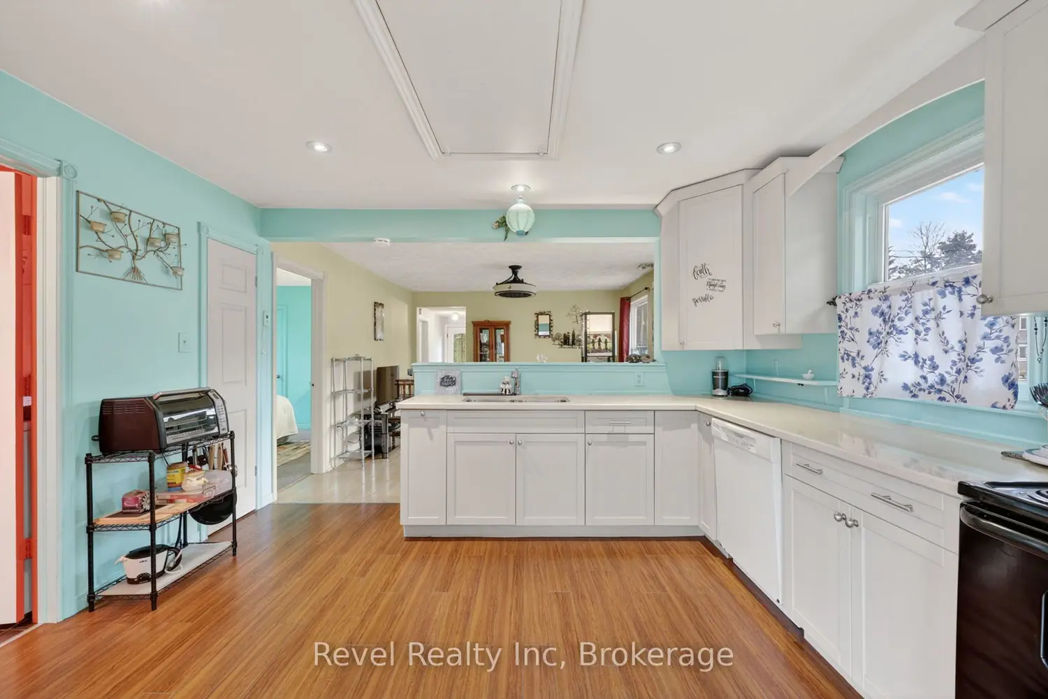 762 Seventh Avenue photo 3