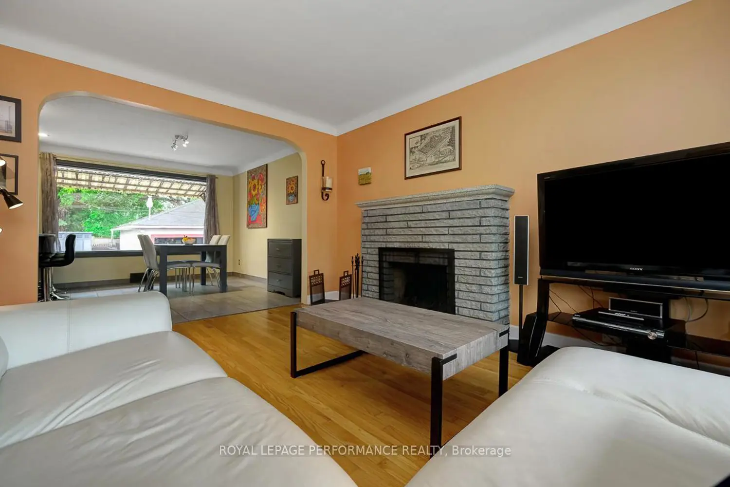 102 Donald Street photo 4
