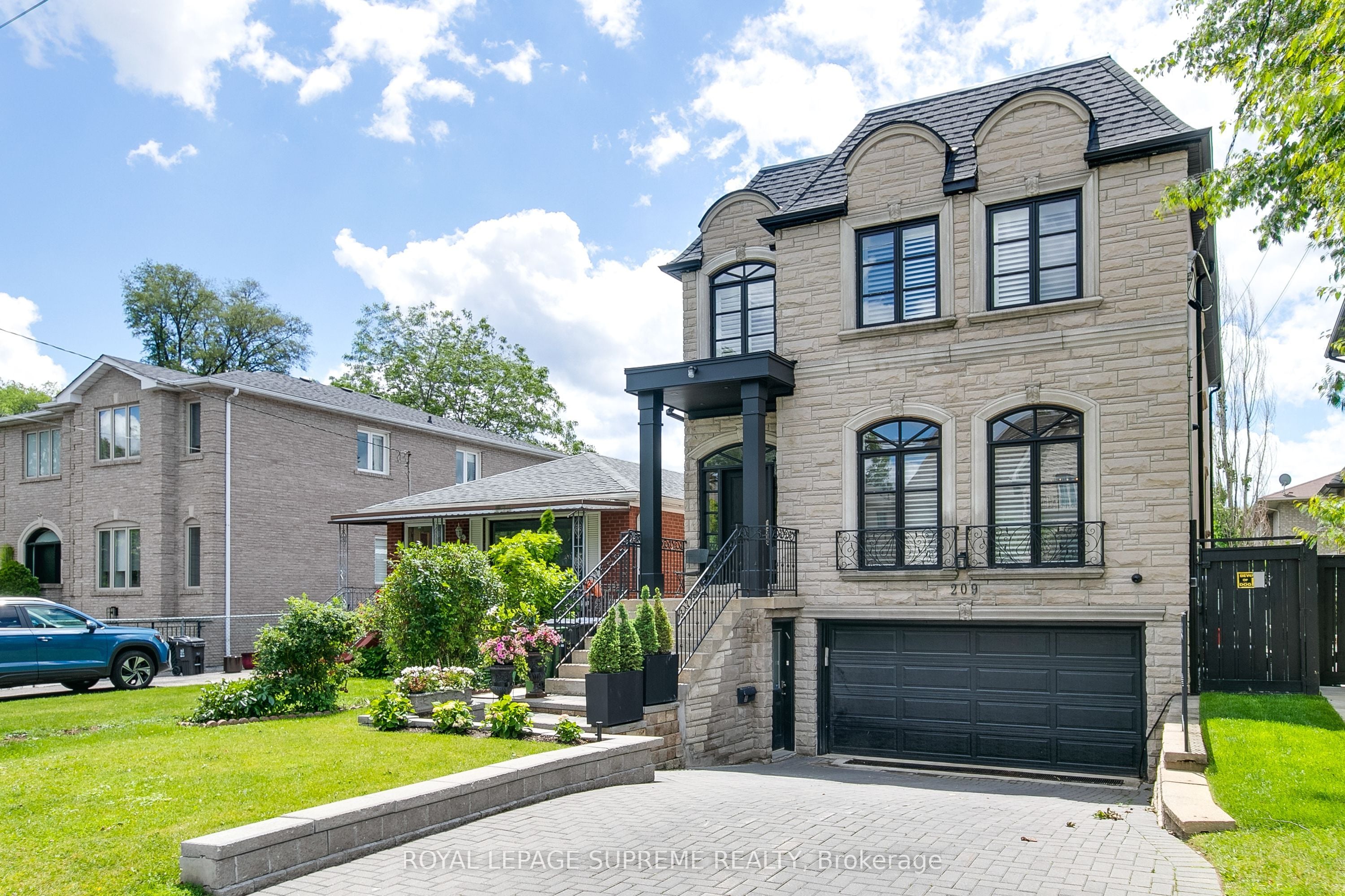 209 Carmichael Avenue, Toronto, ON, M5M 2X2
