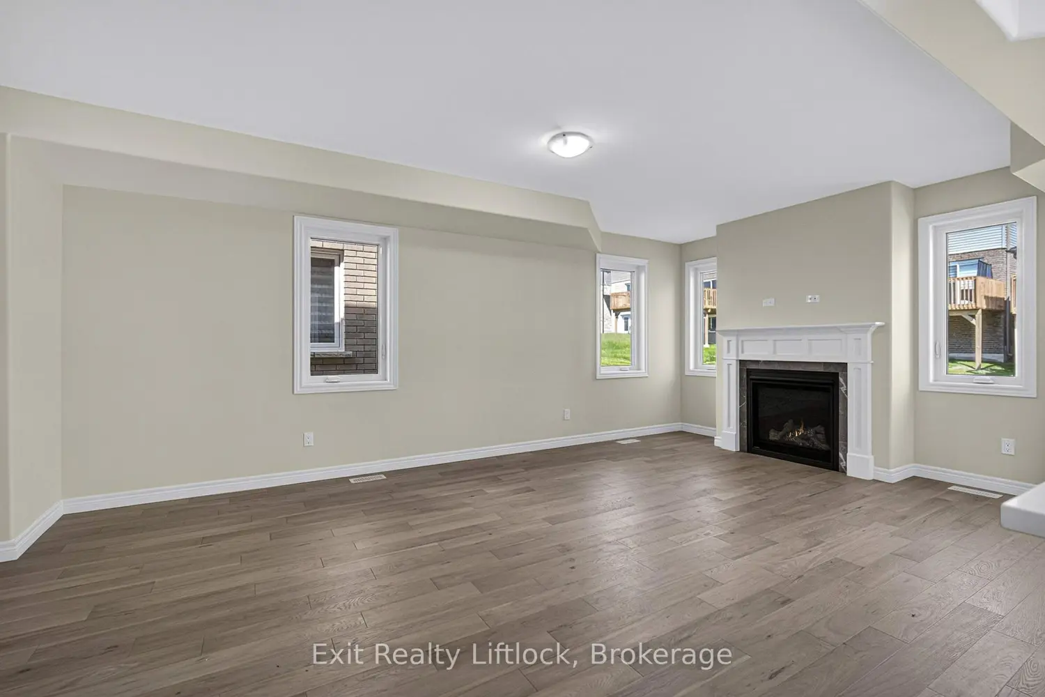 242 O'neil Street photo 5
