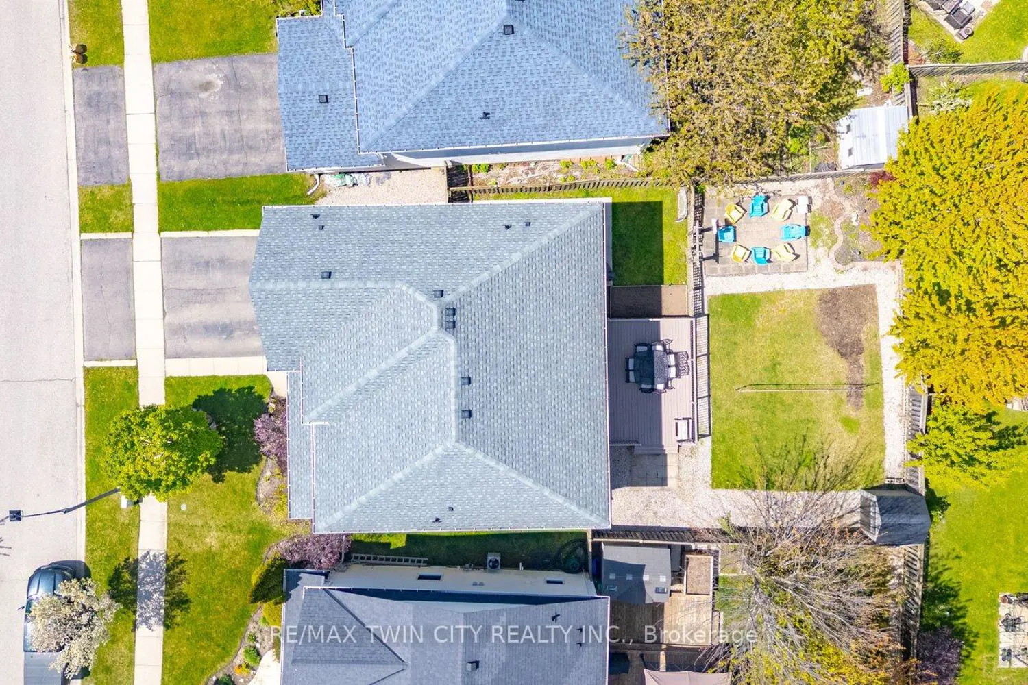 20 Webb Avenue photo 3