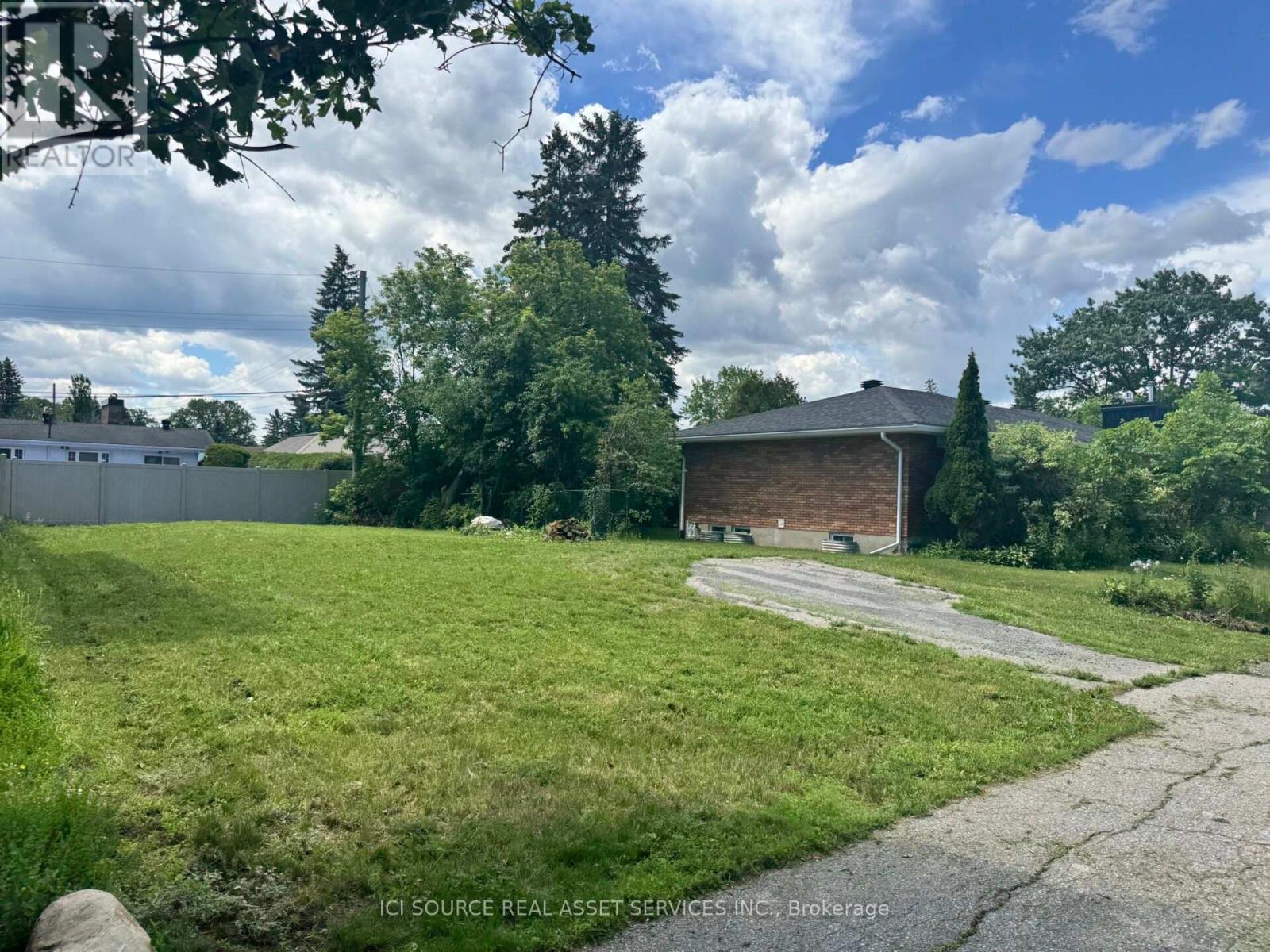 410 Smyth Road, Ottawa, ON, K1H5A4 photo 5