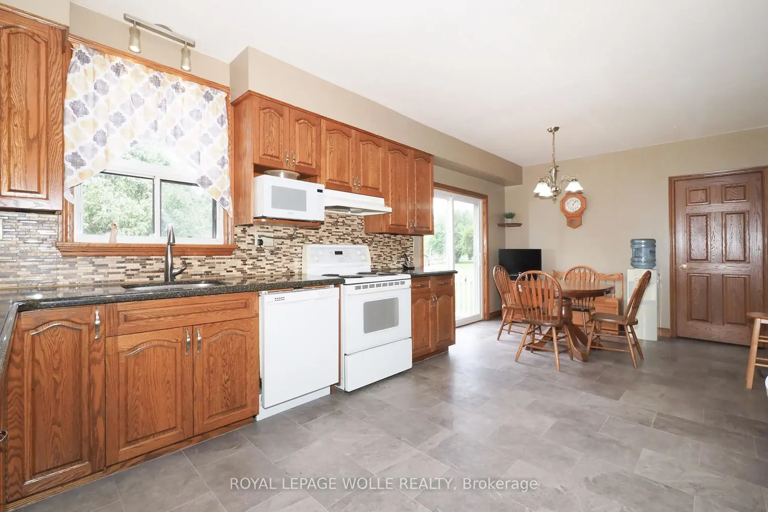3407 Lobsinger Line photo 5