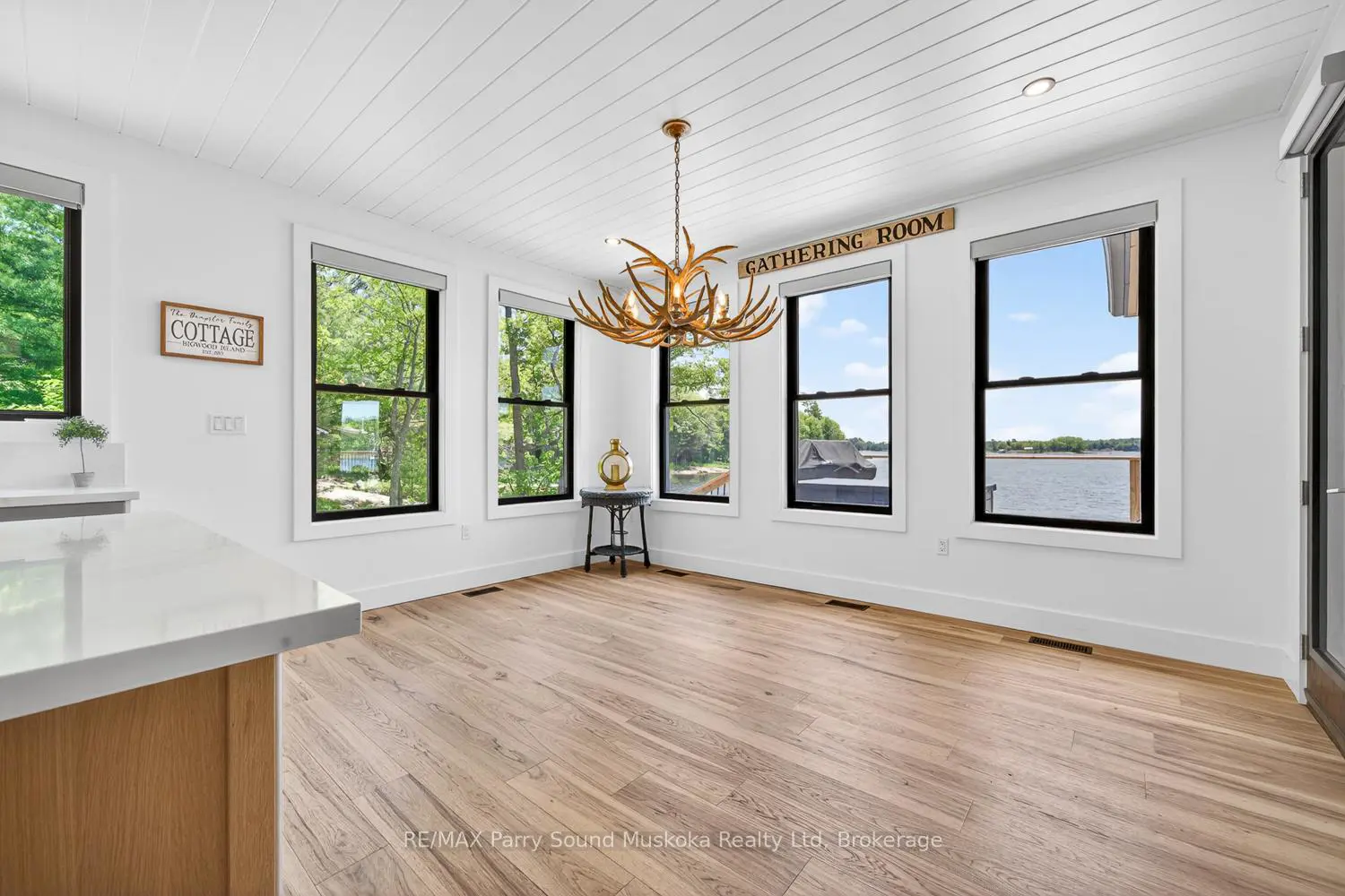 32 A11 Island photo 2