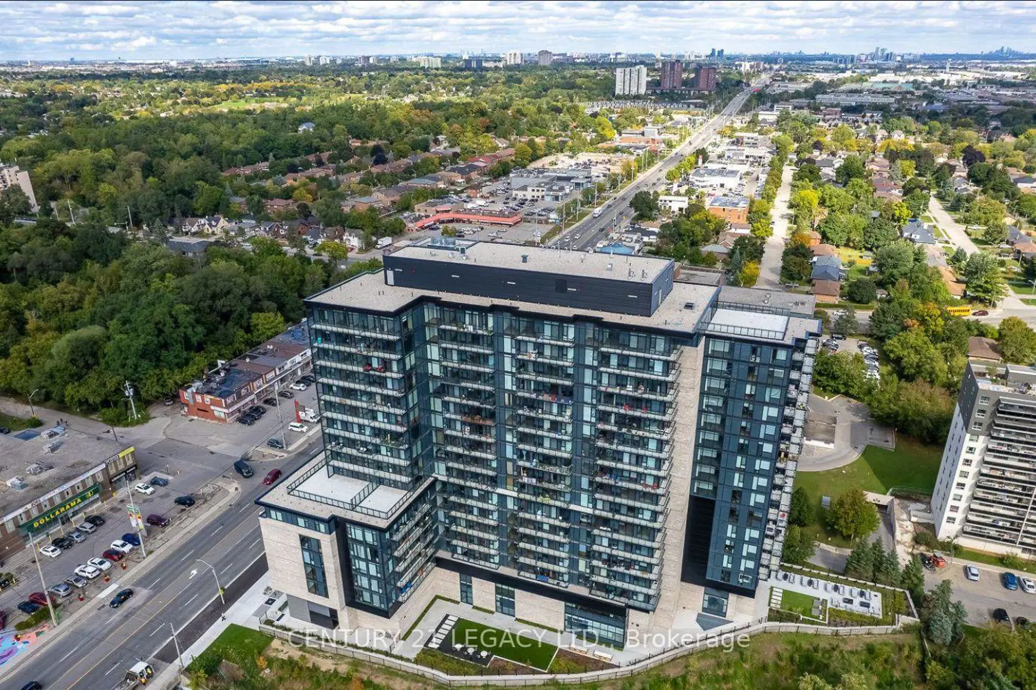 86 Dundas Street 821