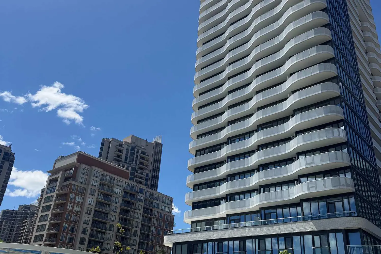 15 Holmes Avenue 401