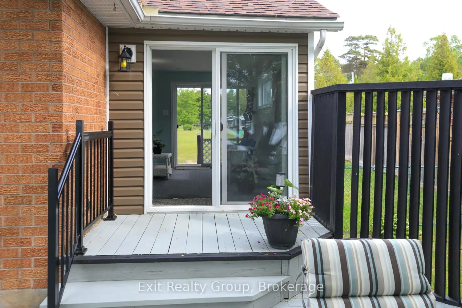 87 Evergreen Lane photo 5