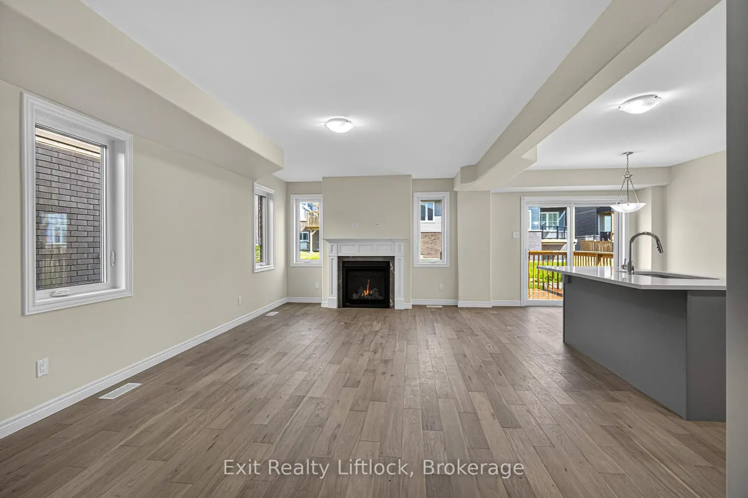 242 O'neil Street photo 4