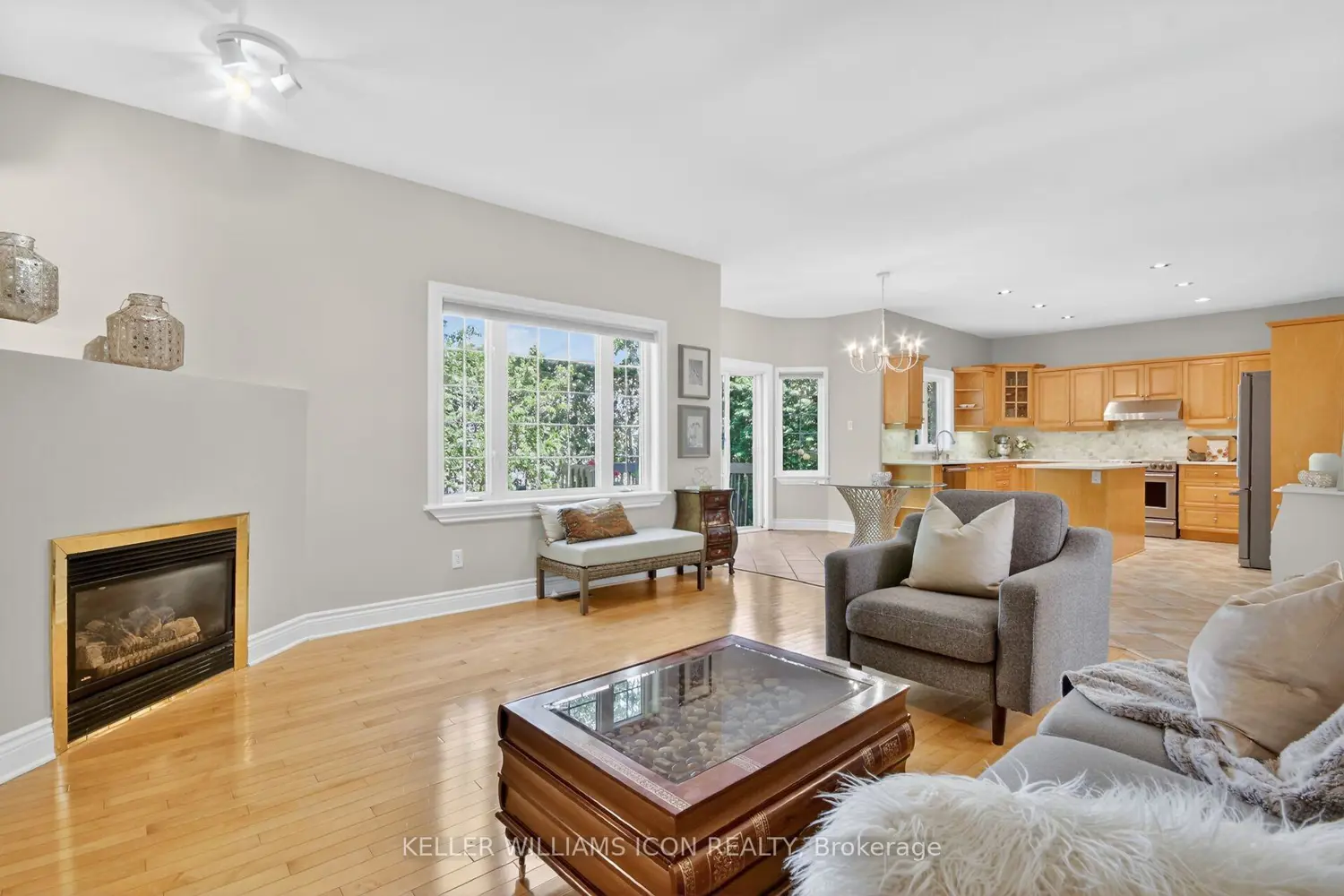 136 Shaughnessy Crescent photo 5