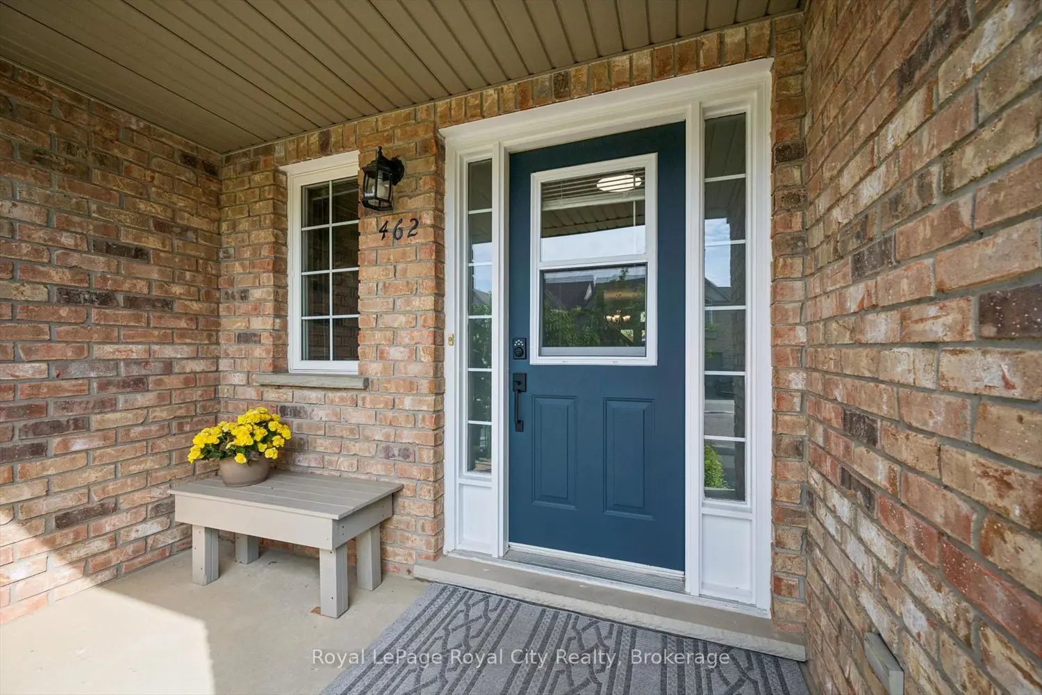 462 Lausanne Crescent photo 2