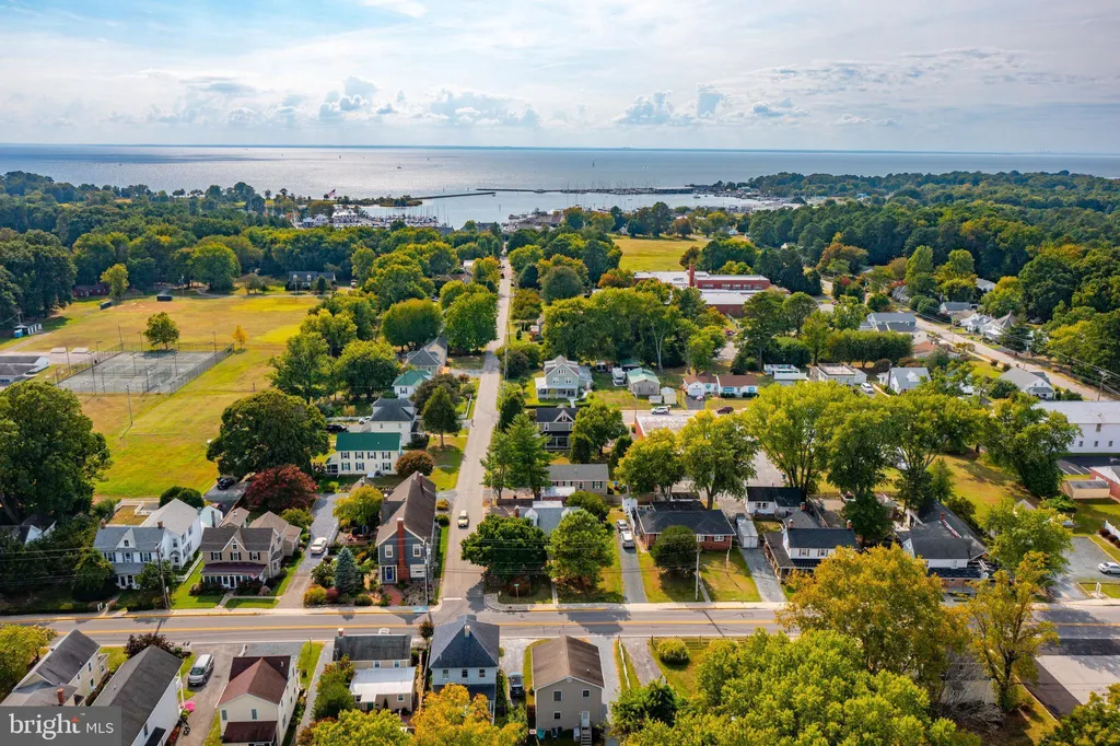 5686 S Main St, Rock Hall, MD 21661