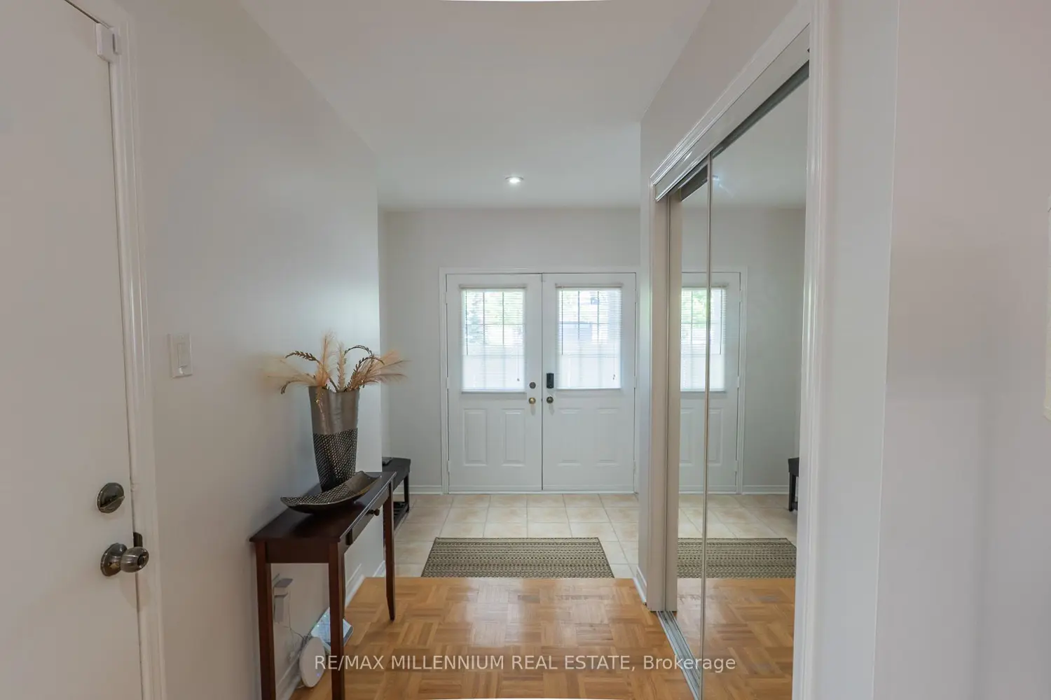 90 Ronan Crescent photo 3