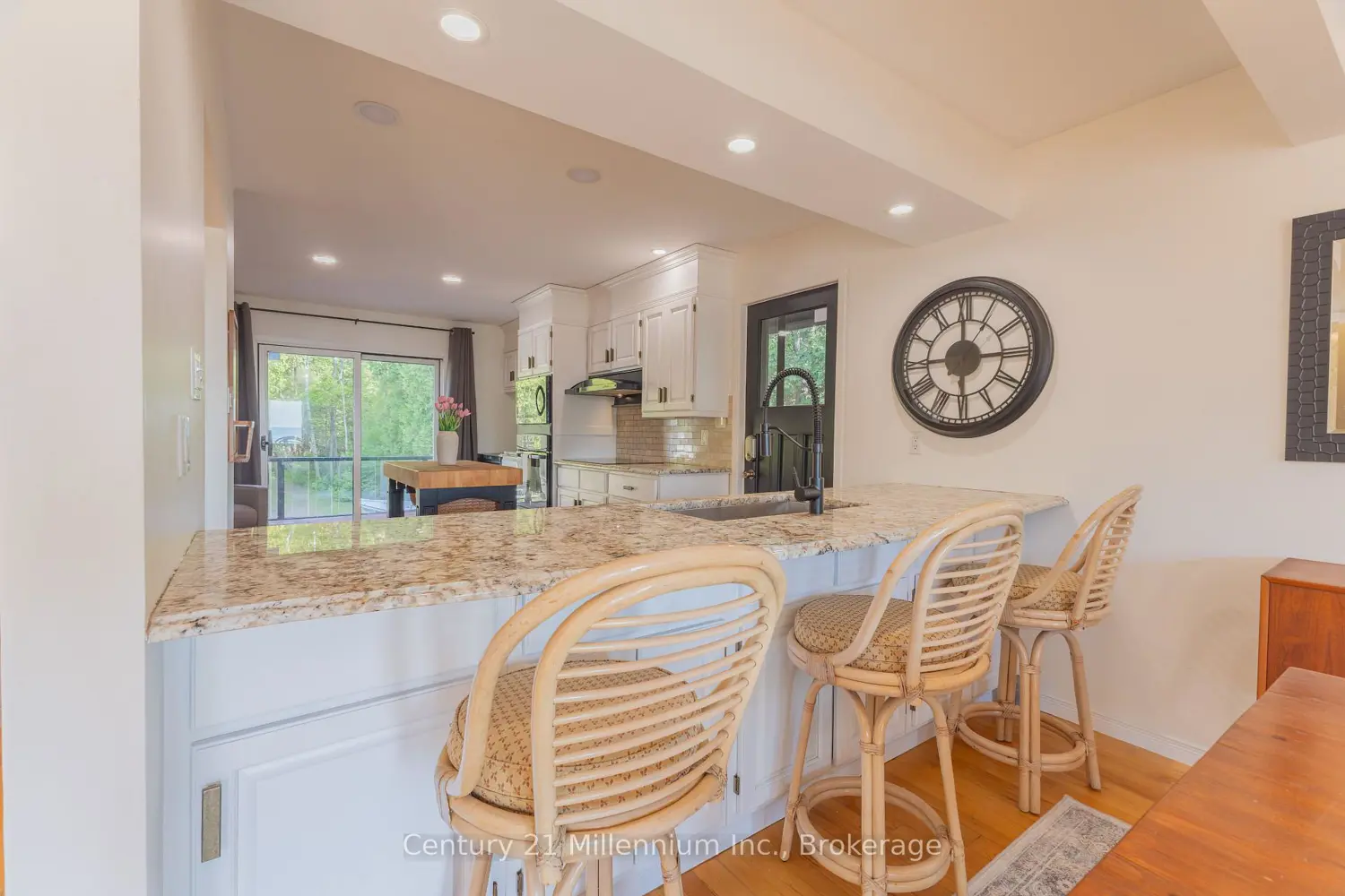 160 Sunset Drive photo 4