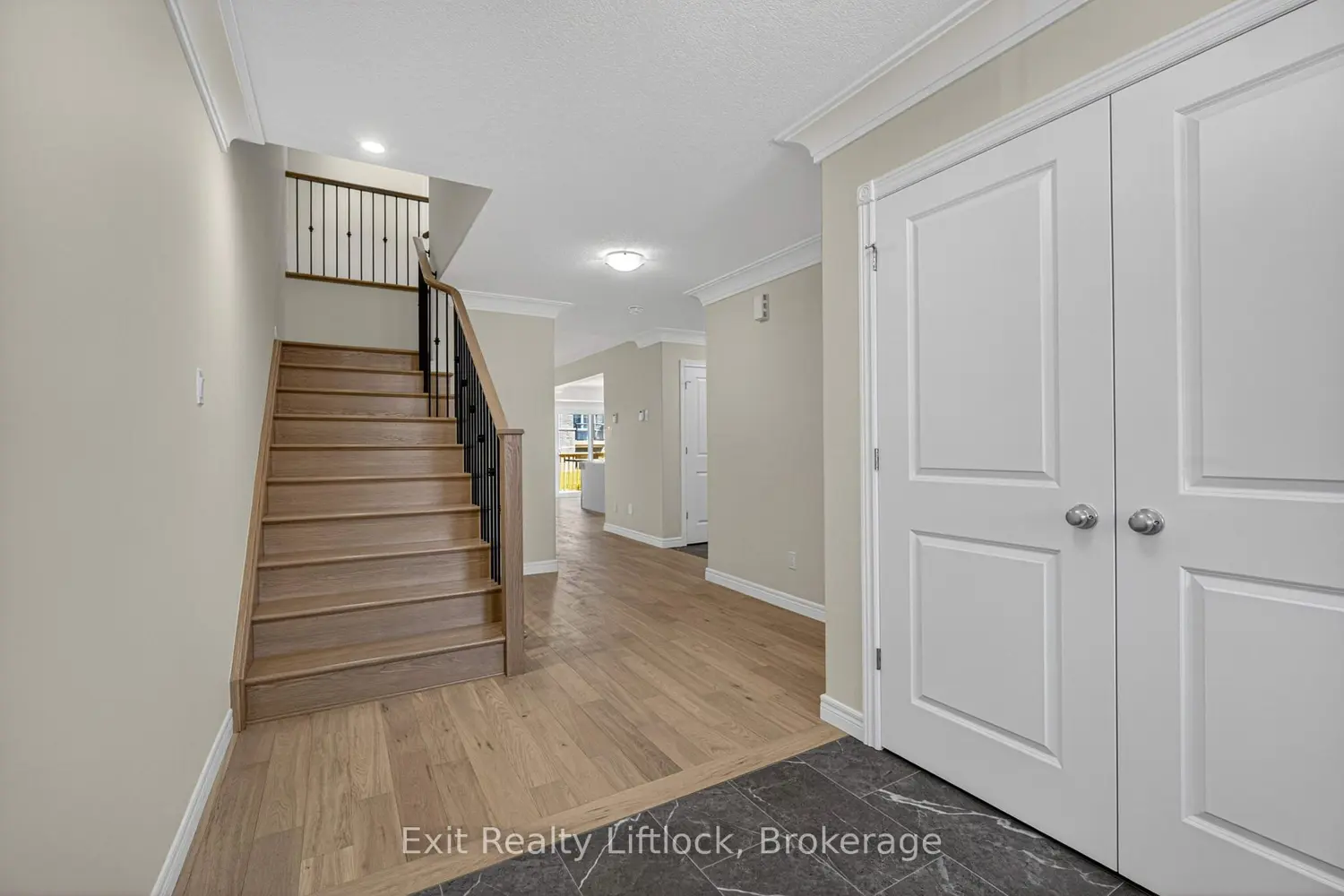 242 O'neil Street photo 3