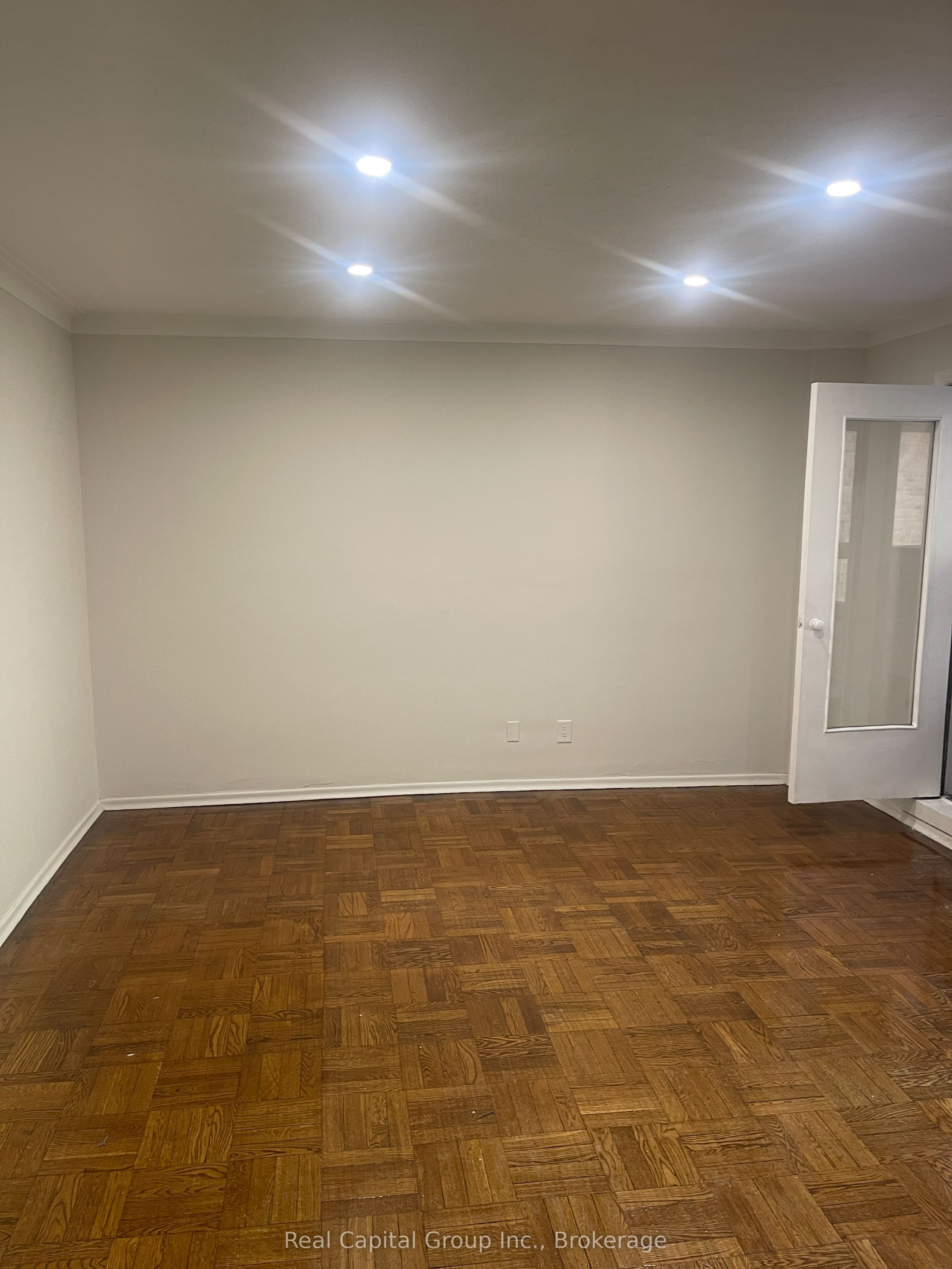304-24 Shallmar Boulevard, Toronto, ON, M6C 2J9 photo 5