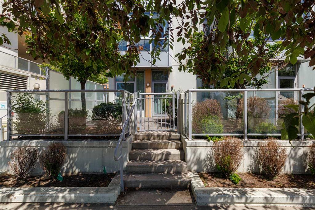 132-99 Spruce Place SW, Calgary, AB, T3C 3X7
