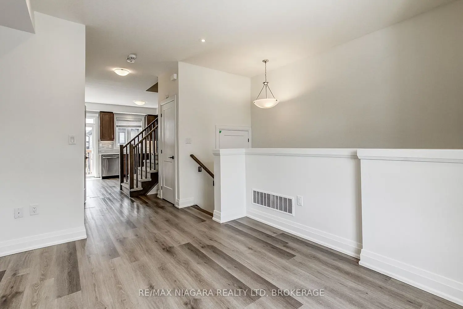 461 Blackburn Drive 58 photo 4