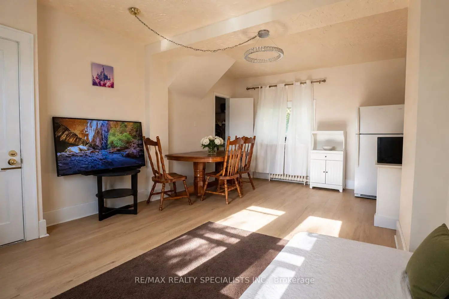 348 Morris Street photo 3