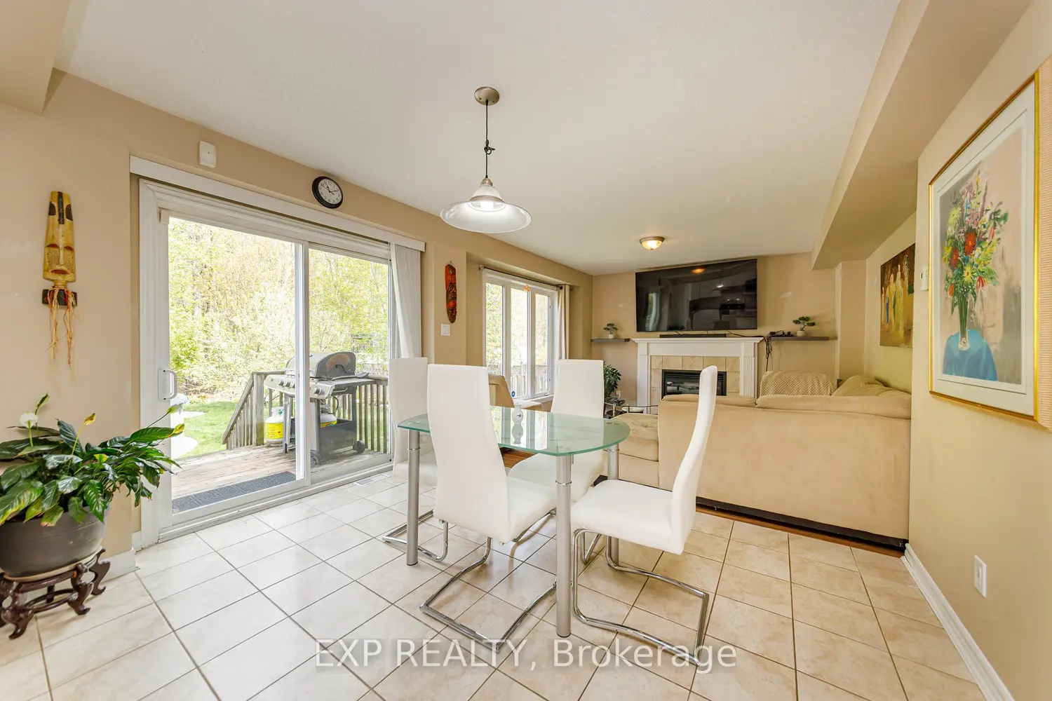42 Oasis Street photo 2