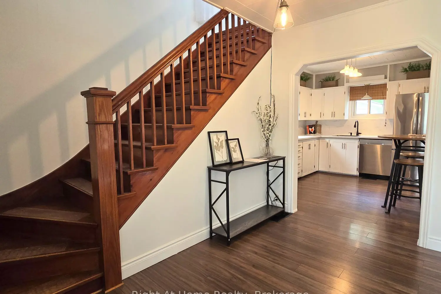 376 Colborne Street photo 2