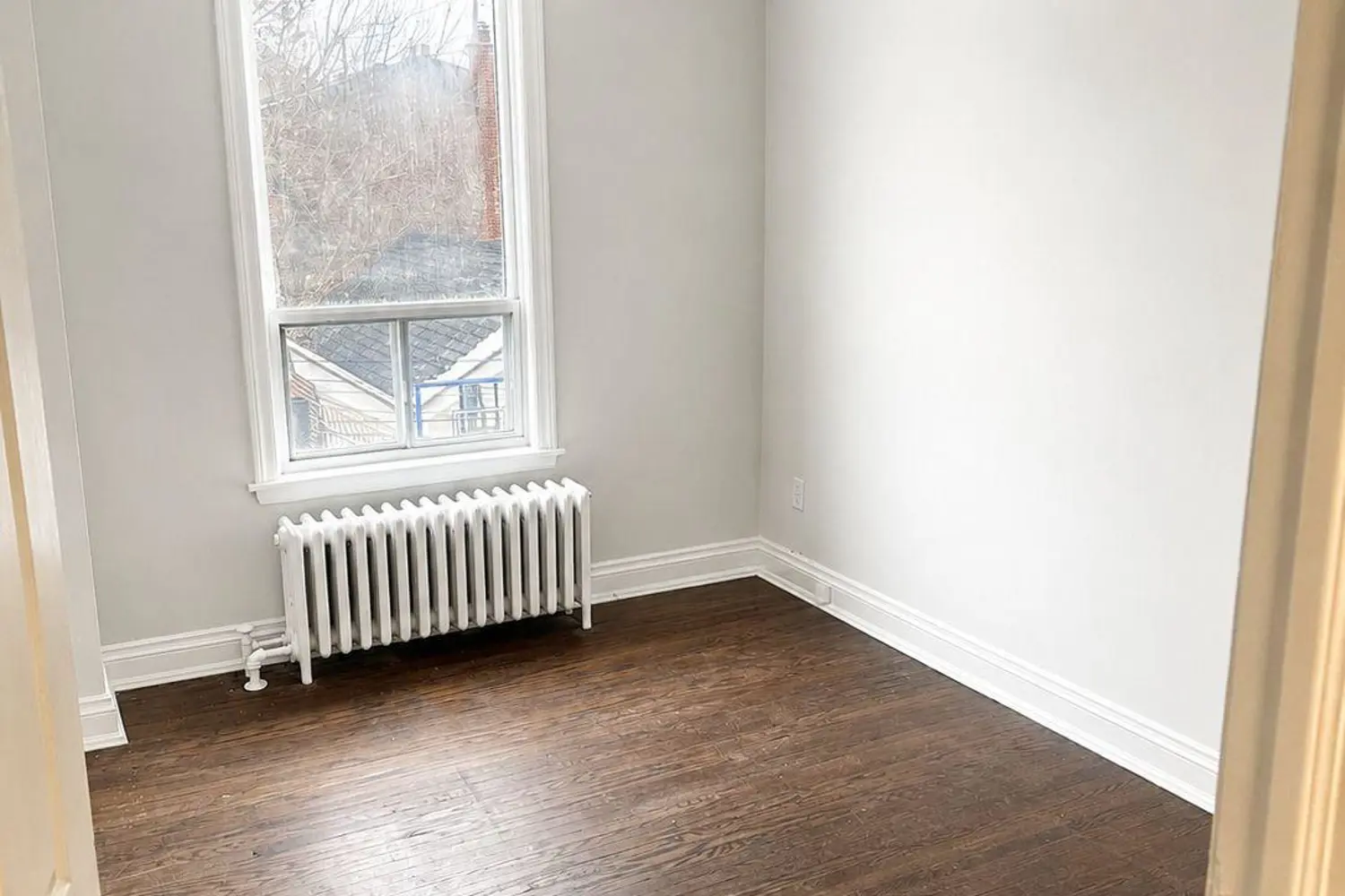 405 Westmount Avenue photo 5