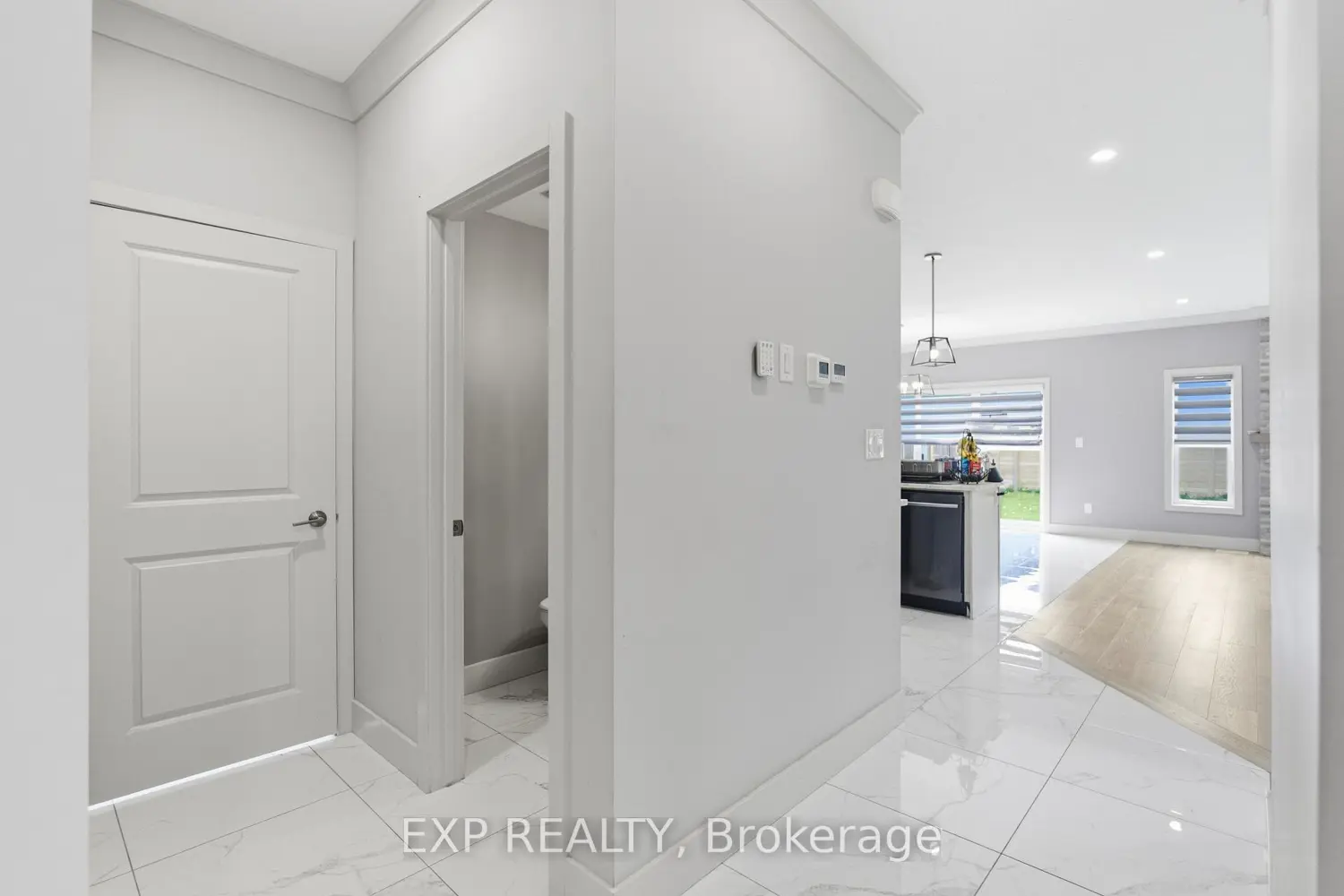 2255 Constance Avenue photo 4