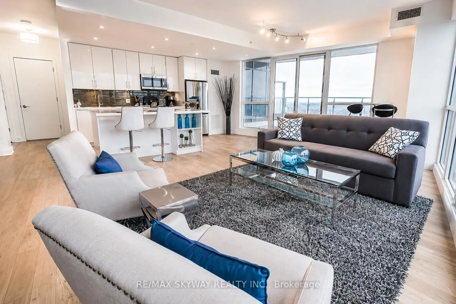 2212 Lakeshore Boulevard Lph03