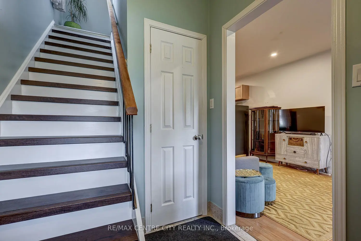 169 Wellington Street photo 4