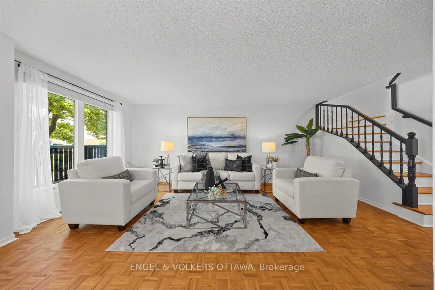 34 Viewpointe Private