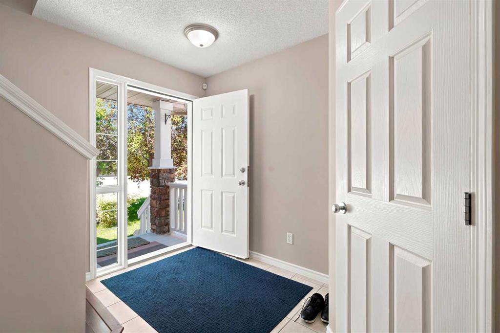 88 Rockyledge Crescent NW, Calgary, AB, T3G 5M9 photo 3